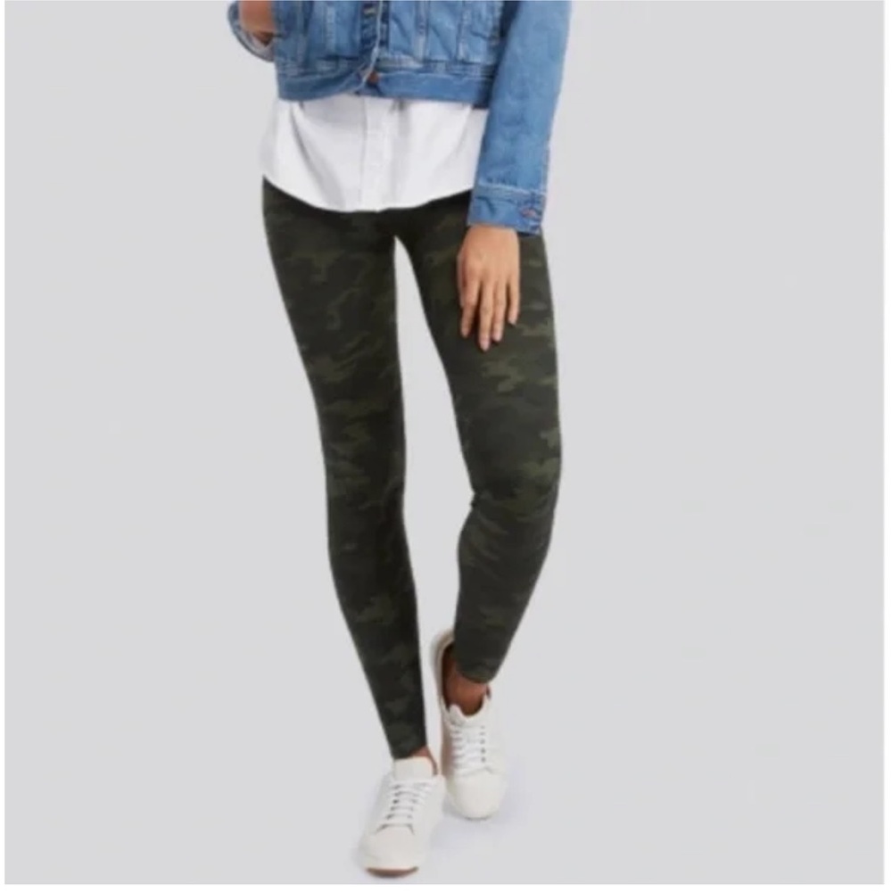 SPANX Look at Me Now Seamless Leggings in Green Camo, Small, Neutral Military
